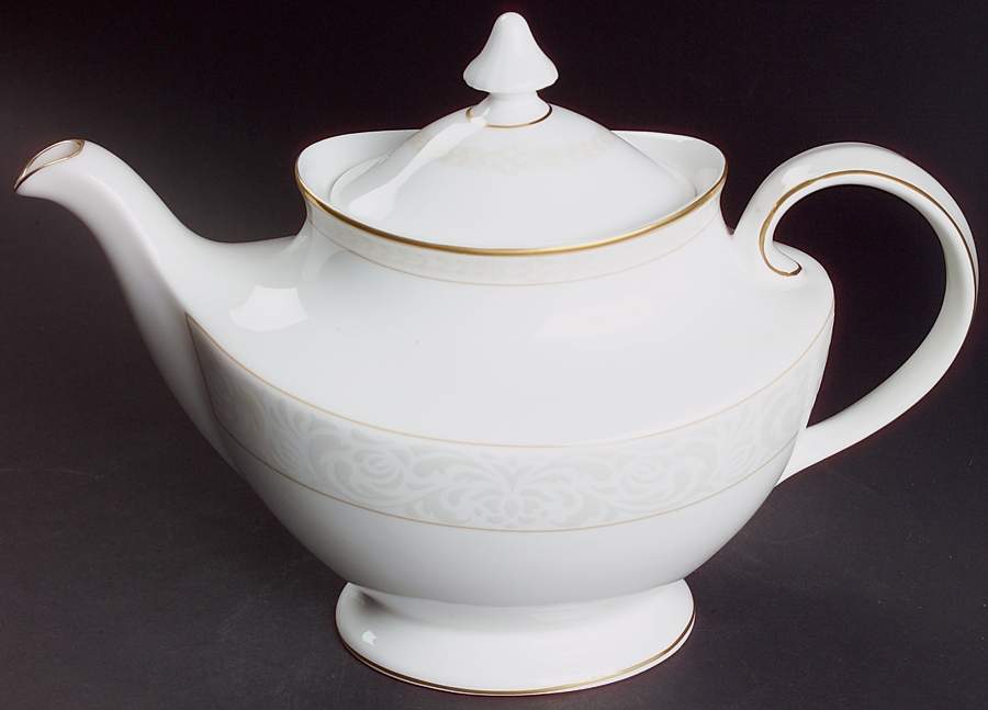 Gardenia Teapot & Lid by Royal Doulton-1