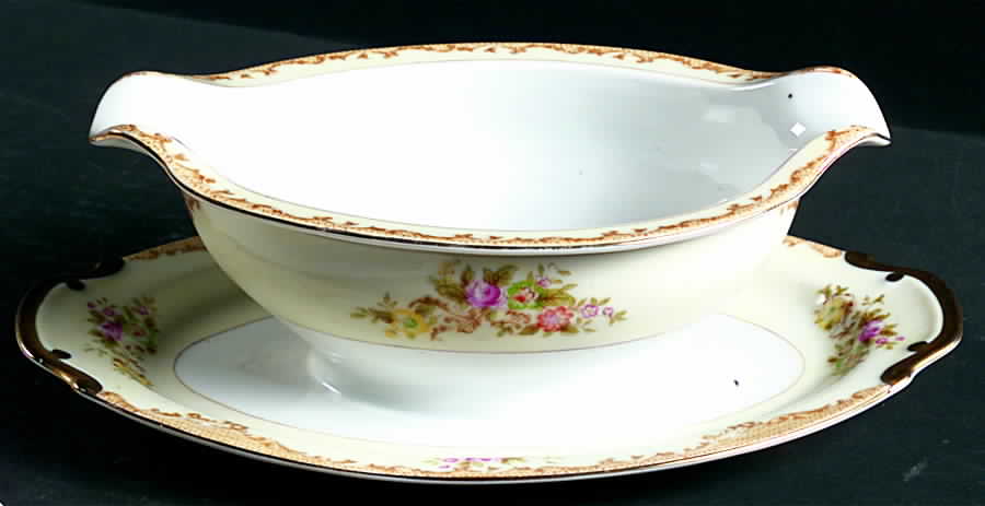 ROE7 Gravy Boat with Attached Underplate by Royal Embassy-1