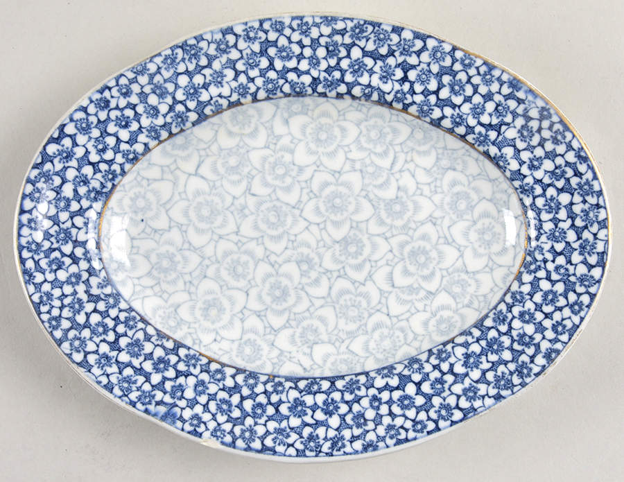 W415 (Scalloped) Oval Bon Bon by Royal Worcester-1