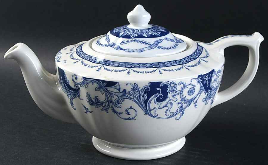 The Royal Palaces Teapot & Lid by Rosina-Queens-1