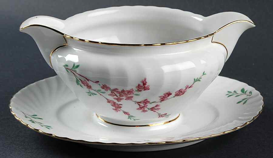 ROB289 Gravy Boat with Attached Underplate by Royal Bayreuth-1