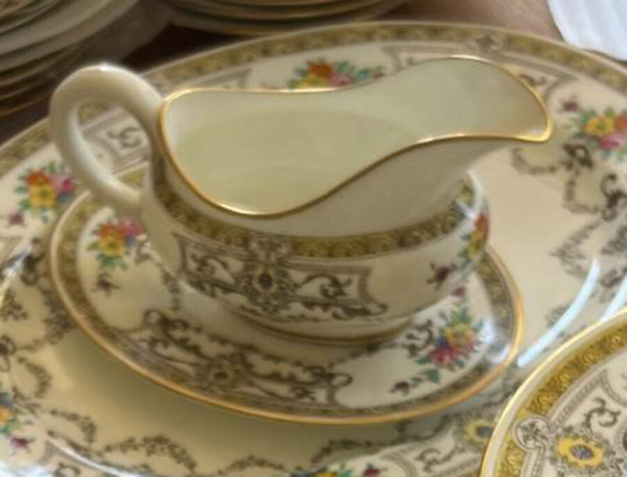 Winston Gravy Boat & Underplate by Royal Cauldon-1