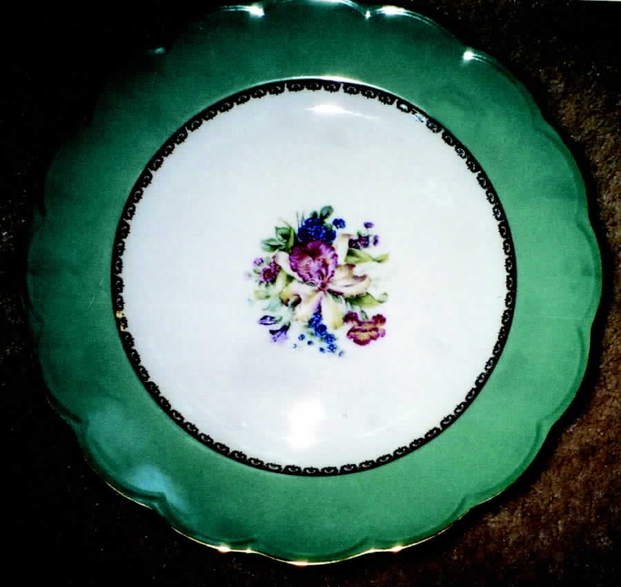 ROB293 Dinner Plate by Royal Bayreuth-1