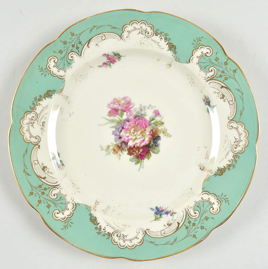 ROB297 Dinner Plate by Royal Bayreuth-1