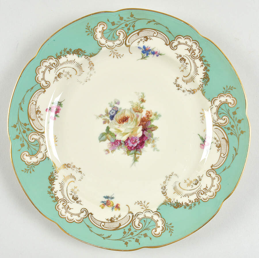 ROB297 Dinner Plate by Royal Bayreuth-1