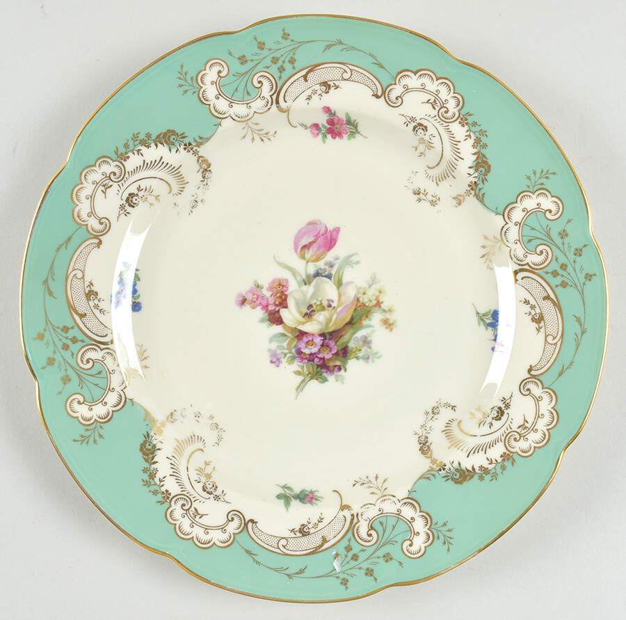 ROB297 Dinner Plate by Royal Bayreuth-1