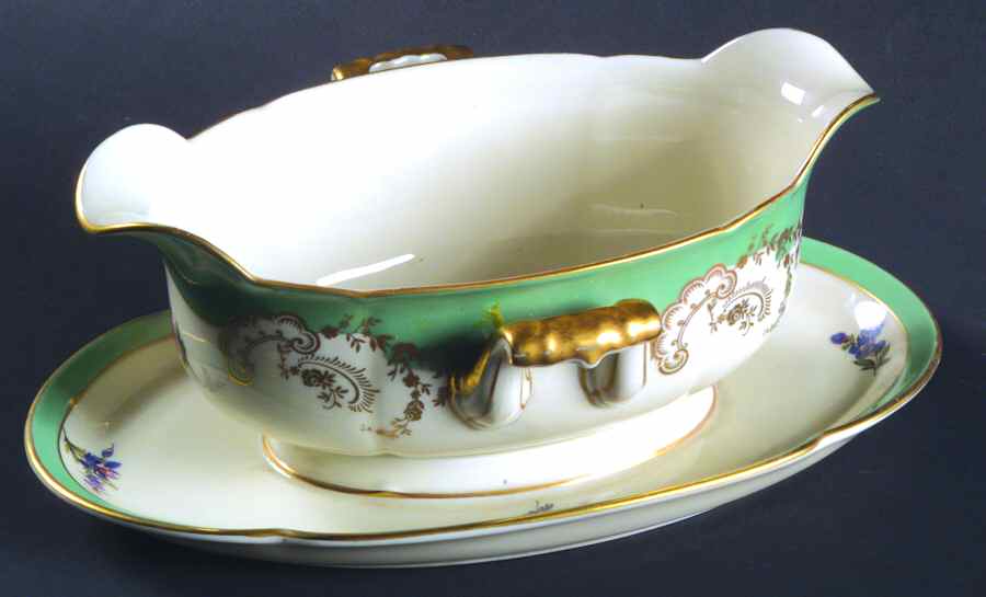 ROB297 Gravy Boat with Attached Underplate by Royal Bayreuth-1