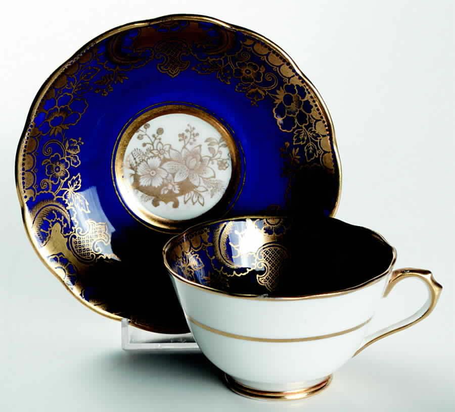 5820 Footed Cup & Saucer Set by Royal Albert-1