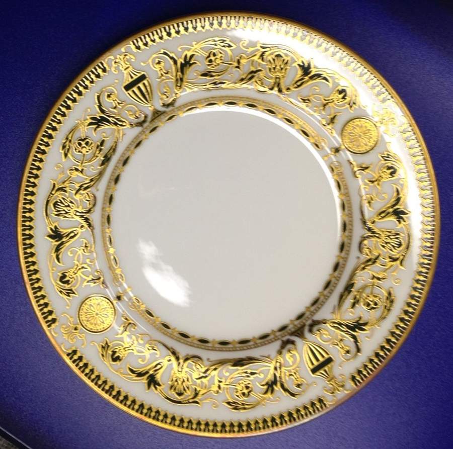 Windsor (Black & Gold) Dinner Plate by Royal Worcester-1