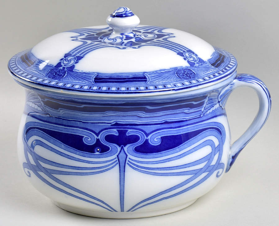 Aubrey Flow Blue Chamber Pot & Lid by Royal Doulton-1