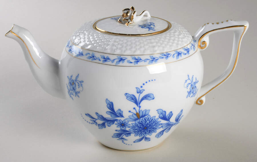 RDV1 Teapot & Lid by Royal Danube-1