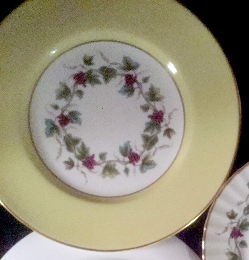Z2318 Dinner Plate by Royal Worcester-1