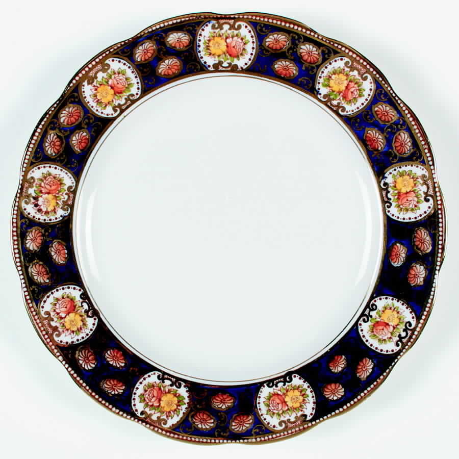 Roa118 (Scalloped) Dinner Plate by Royal Albert-1