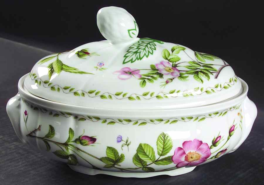 Blind Earl (Raised Design, Notrim) Oval Covered Vegetable by Royal Worcester-1