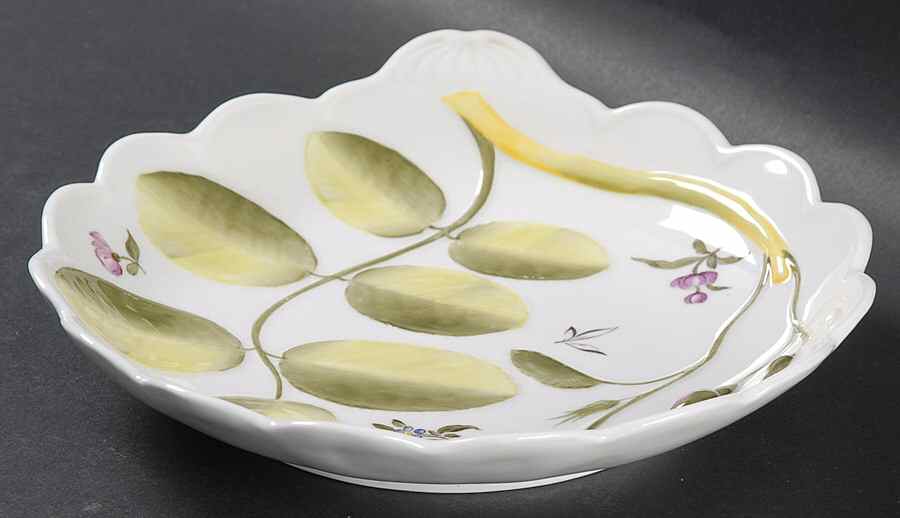 Blind Earl (Raised Design, Notrim) Shell Shaped Dish by Royal Worcester-1
