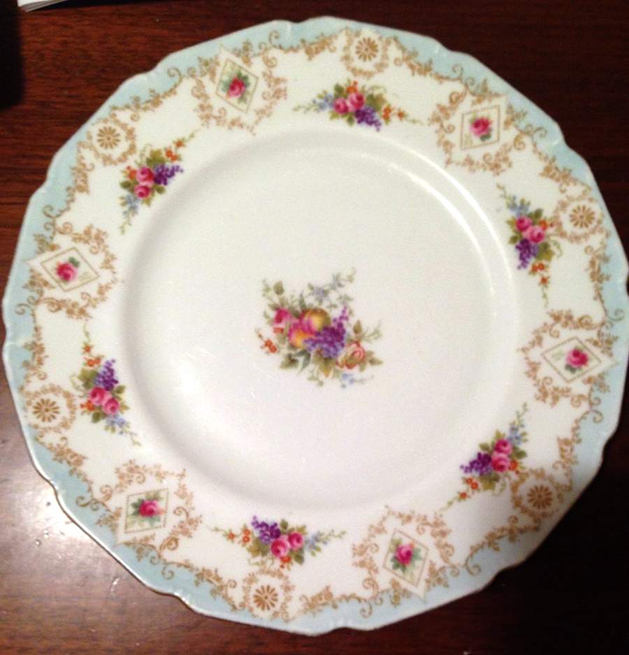 E3706 Dinner Plate by Royal Doulton-1