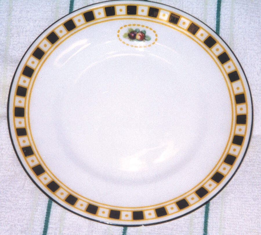 E9302 Dinner Plate by Royal Doulton-1