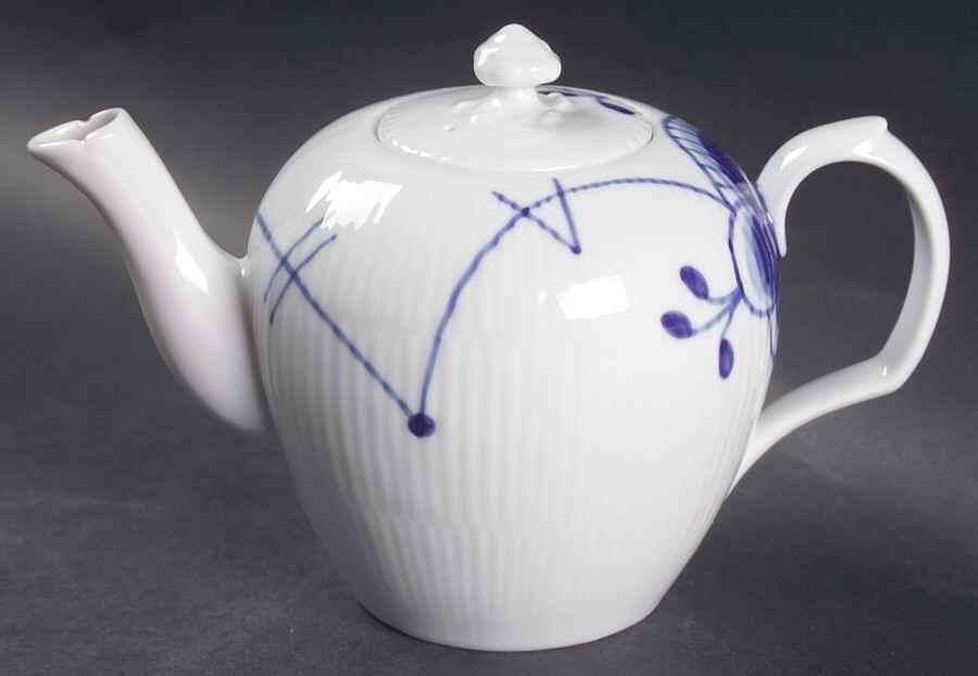 Mega Blue Fluted Individual Teapot & Lid by Royal Copenhagen-1