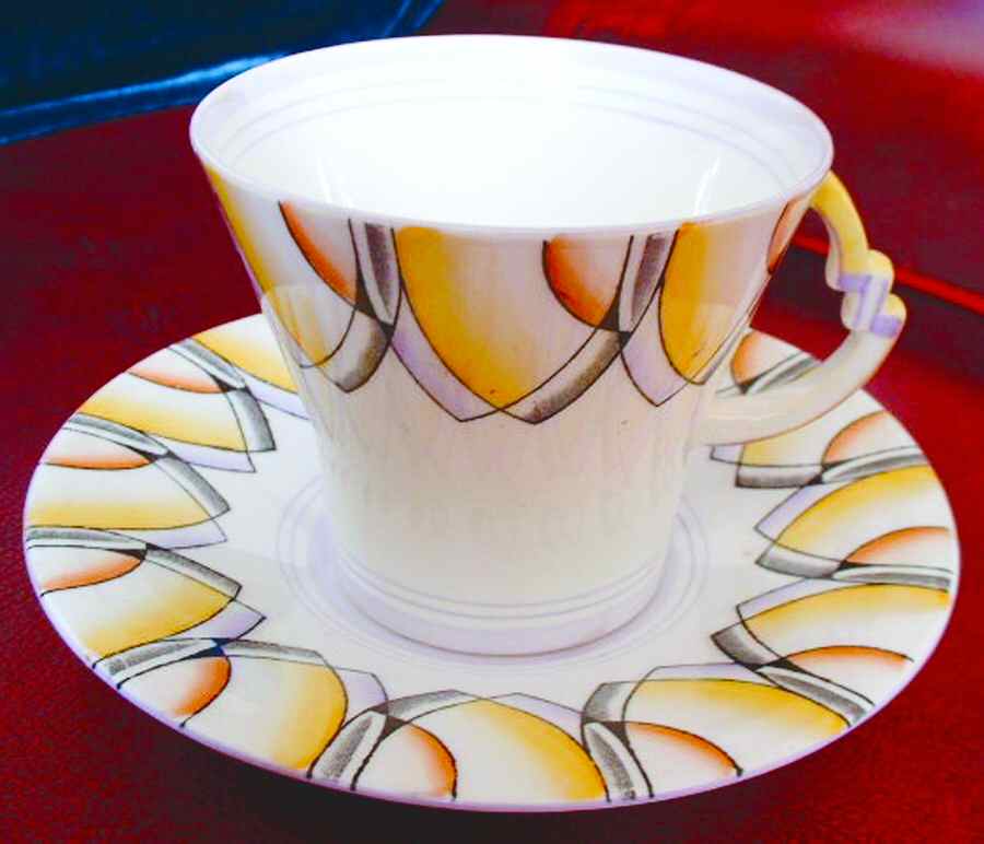 9163 Flat Cup & Saucer Set by Royal Albert-1