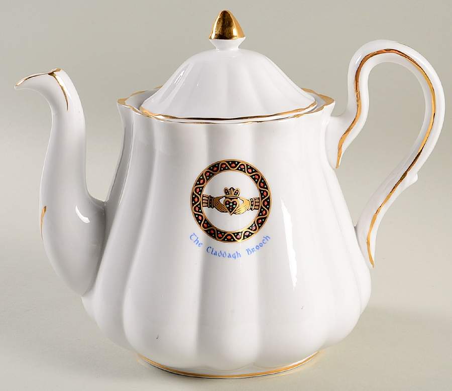 Claddagh Brooch Teapot & Lid by Royal Tara-1