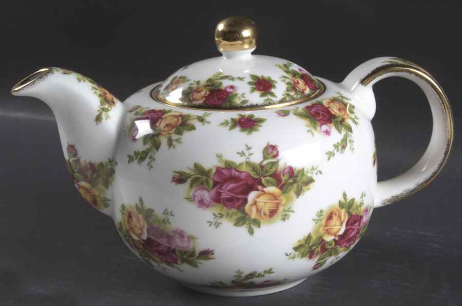 Old Country Roses Classic Teapot & Lid by Royal Albert-1