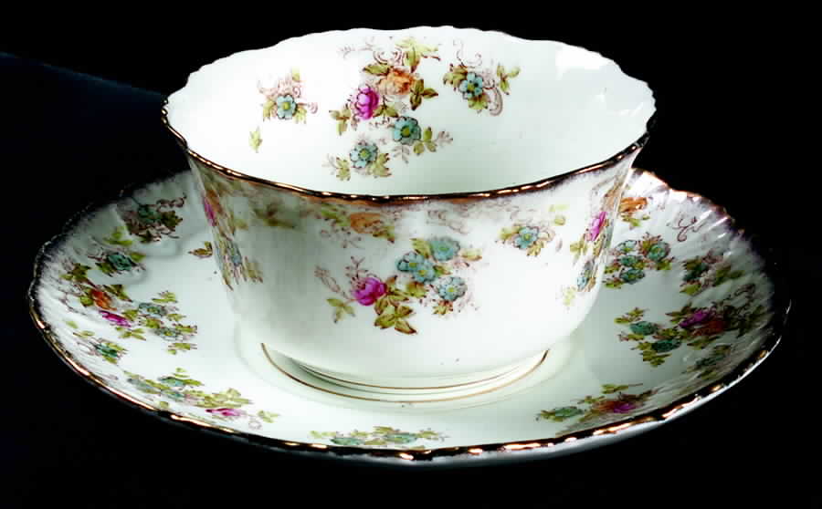 RST83 Gravy Boat & Underplate by Royal Stafford-1