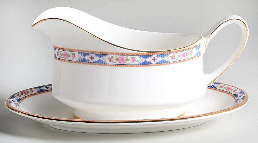 Hyde Park Gravy Boat & Underplate by Royal Albert-1