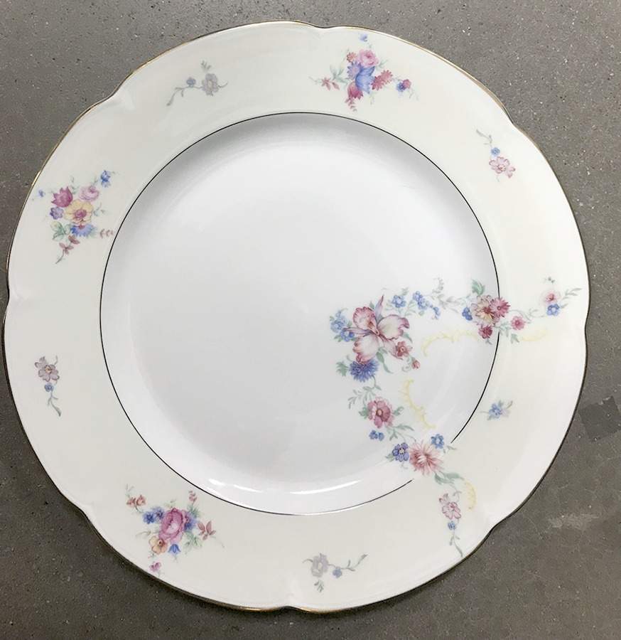 ROB318 Dinner Plate by Royal Bayreuth-1