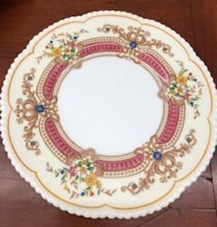 V9105 Salad Plate by Royal Cauldon-1