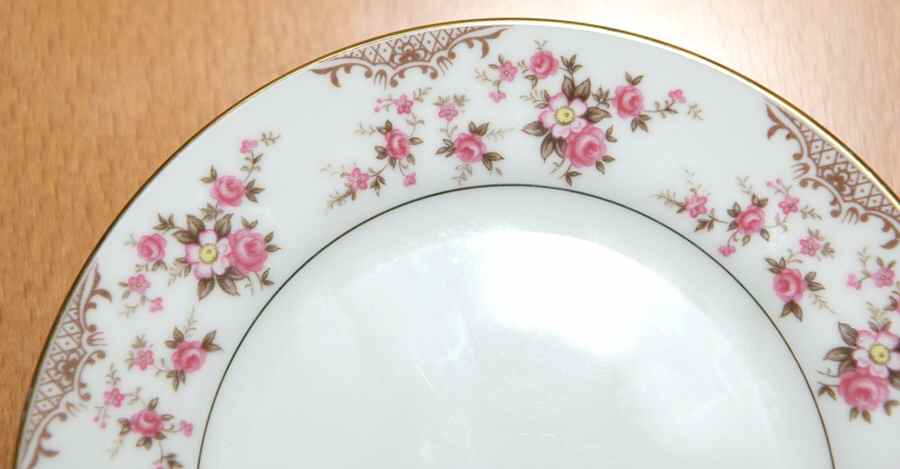R102 Dinner Plate by Rose (Japan)-1