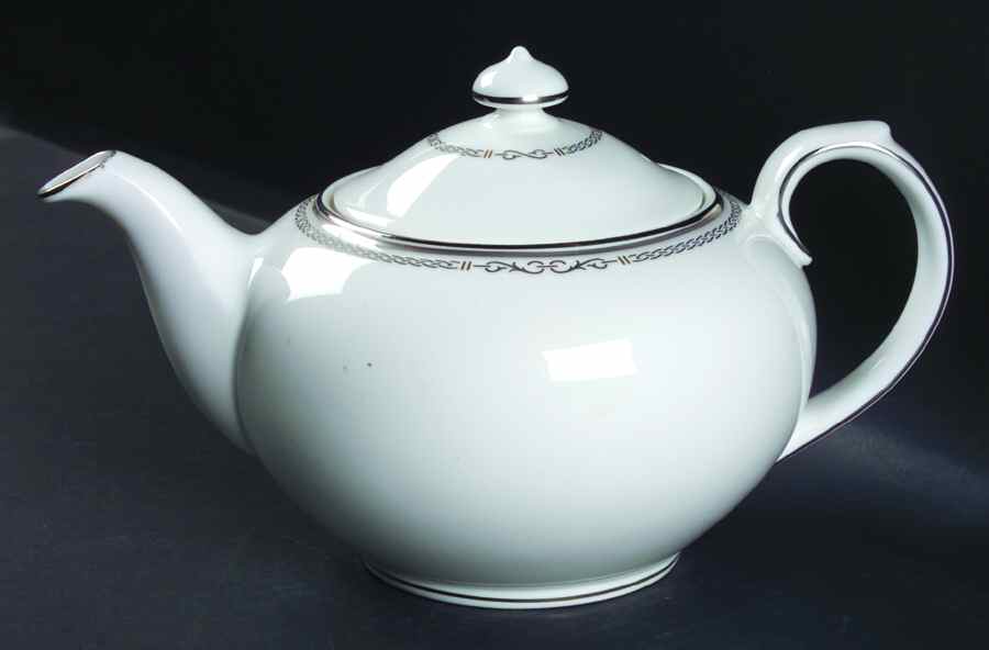 Ashleigh Teapot & Lid by Royal Doulton-1