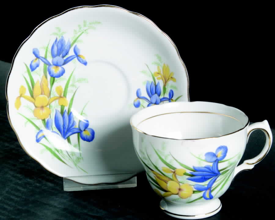 7101 Footed Cup & Saucer Set by Royal Vale-1