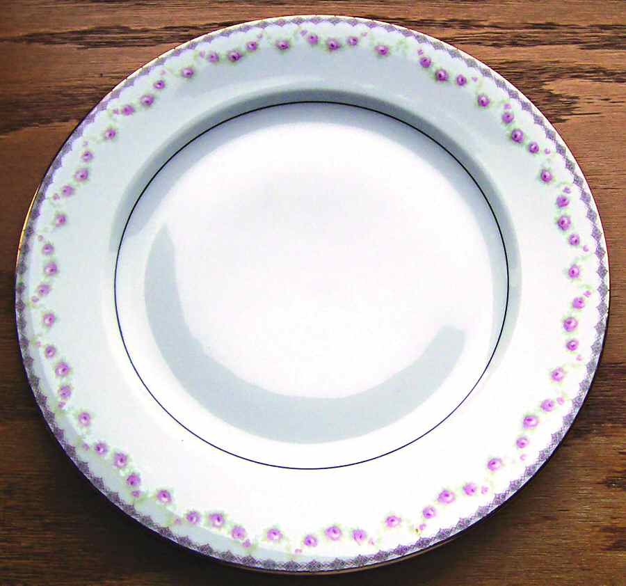 ROB328 Dinner Plate by Royal Bayreuth-1