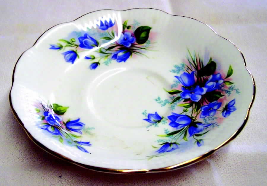 ROA135 Saucer by Royal Albert-1
