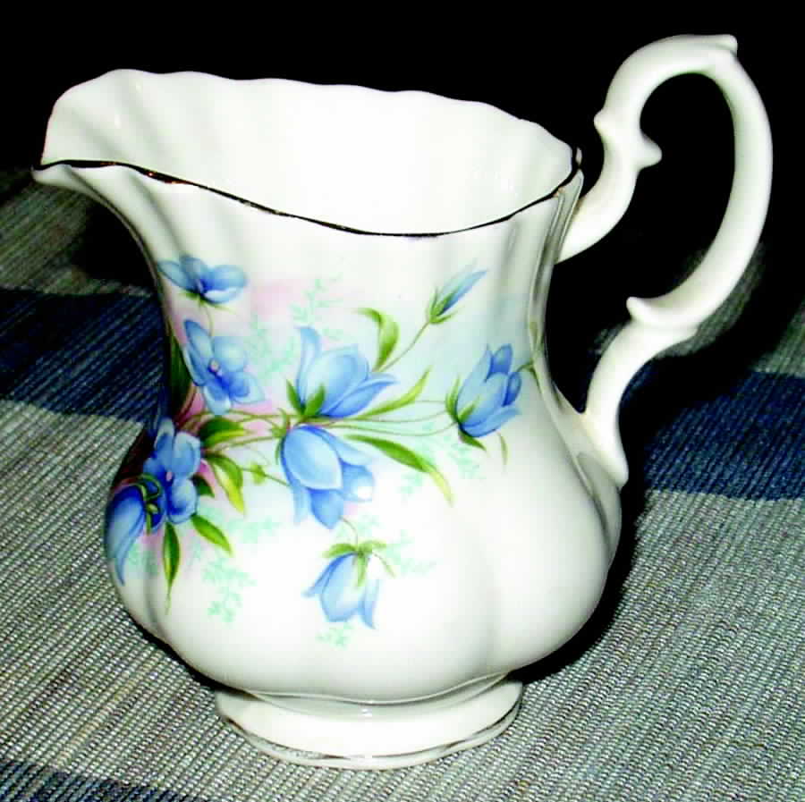 ROA135 Mini Creamer by Royal Albert-1