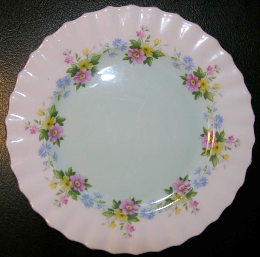 ROA136 Bread & Butter Plate by Royal Albert-1