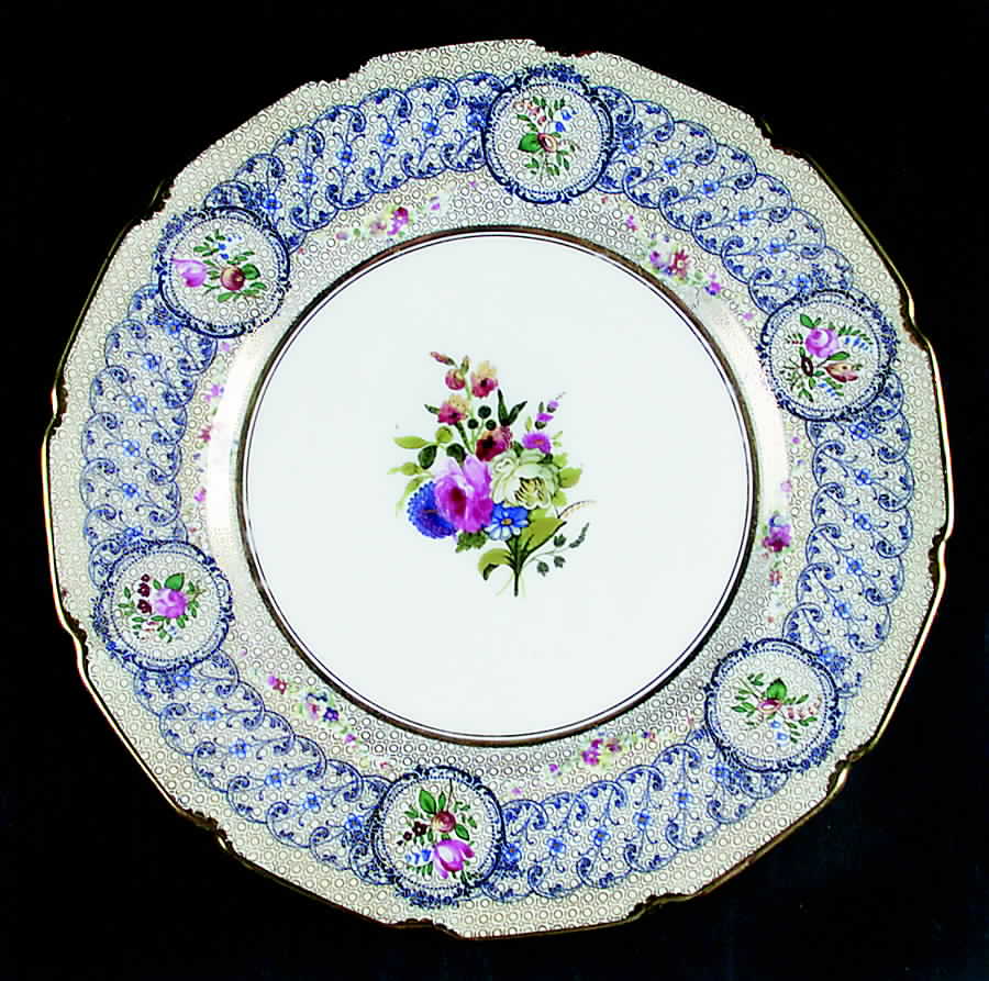 H327 Dinner Plate by Royal Doulton-1