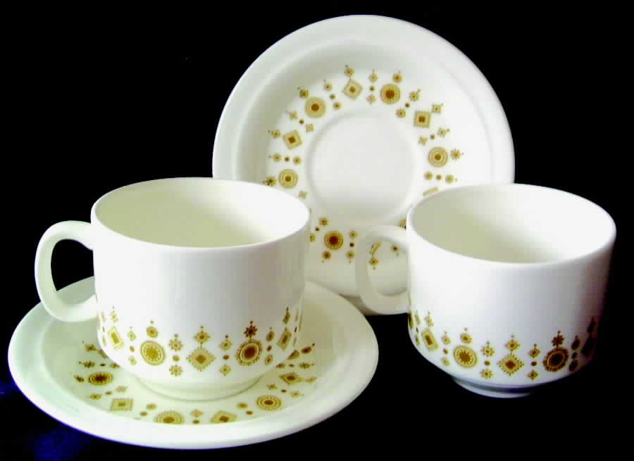 RD197 Footed Cup & Saucer Set by Royal Doulton-1