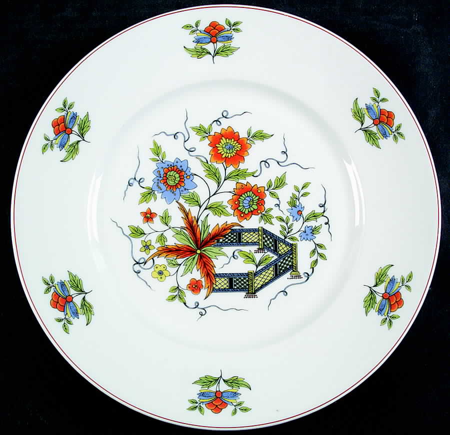 Petit Jardin Dinner Plate by Royal Chapus-1