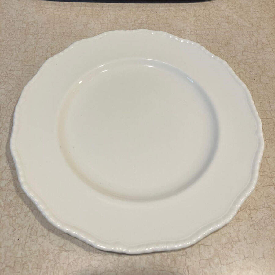 RD199 Dinner Plate by Royal Doulton-1