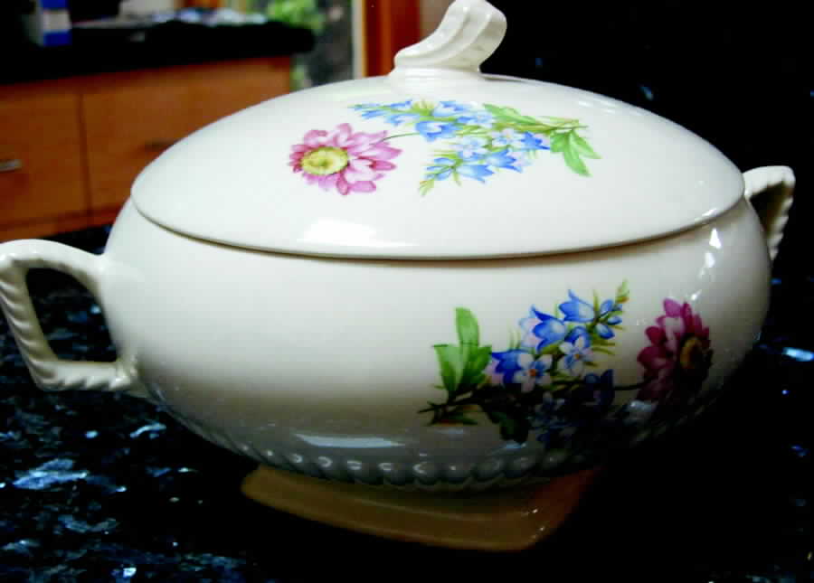 5195 Round Covered Vegetable by Royal (USA)-1