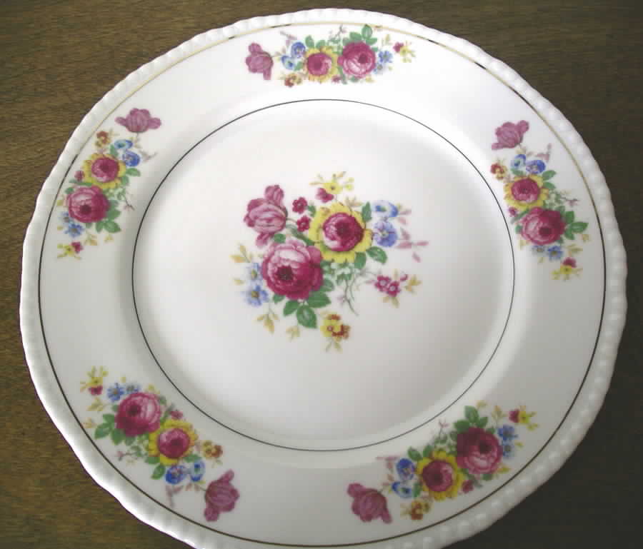 ROB334 Dinner Plate by Royal Bayreuth-1