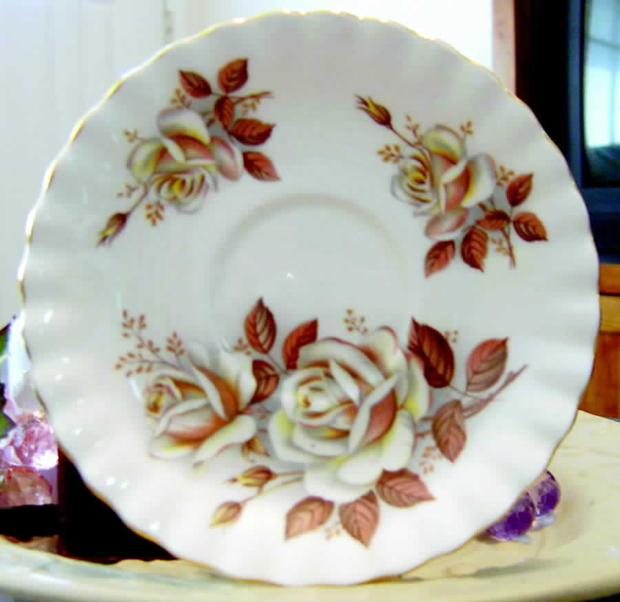ROA151 Saucer by Royal Albert-1