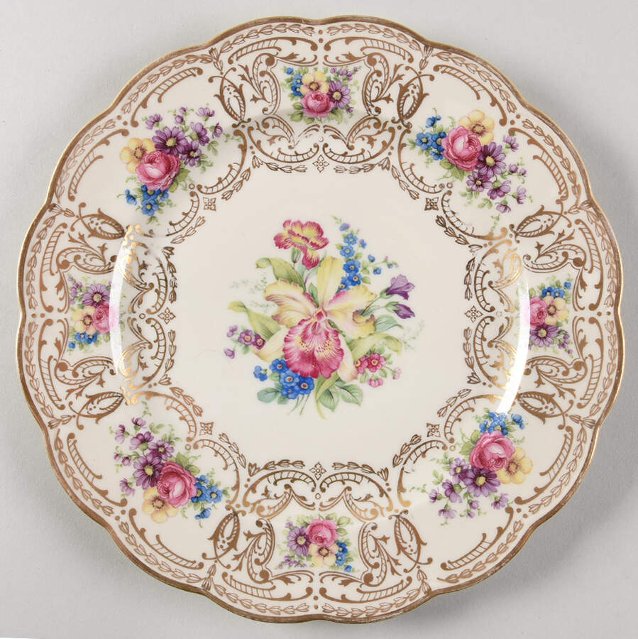 7794 Luncheon Plate by Royal Bayreuth-1