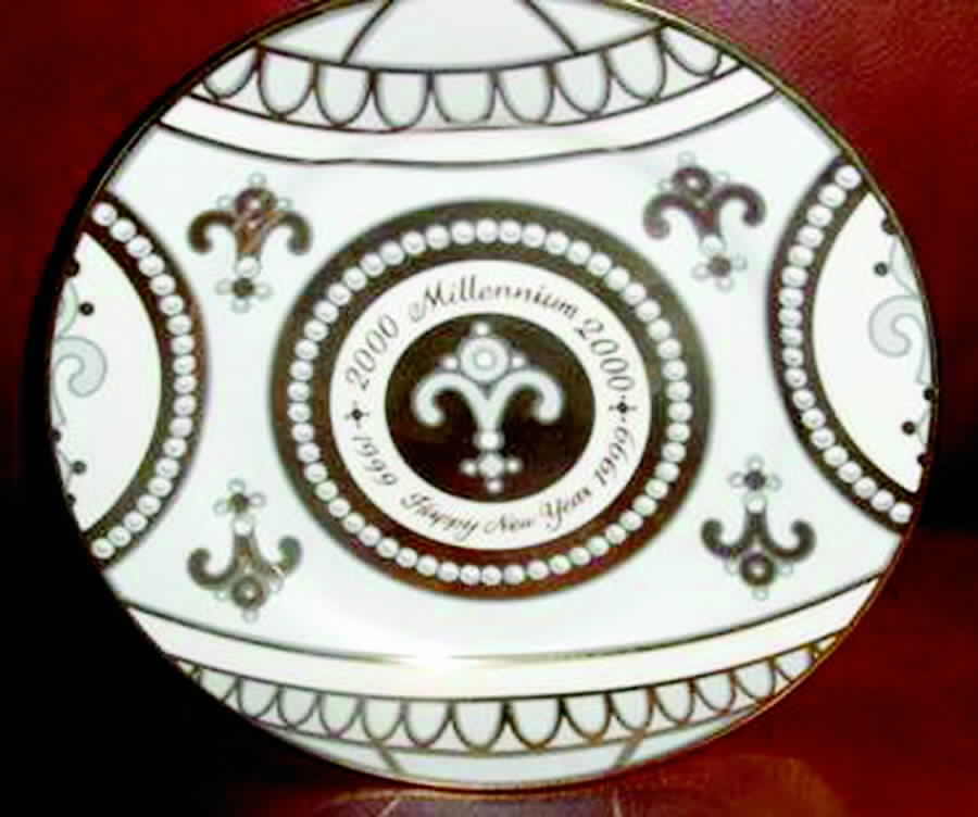 Gold Buffet (Millennium) Dinner Plate by Royal Gallery-1