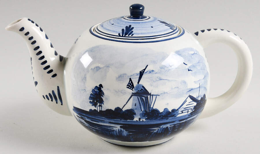 Delfts Blauw Teapot & Lid by Regina (Holland)-1