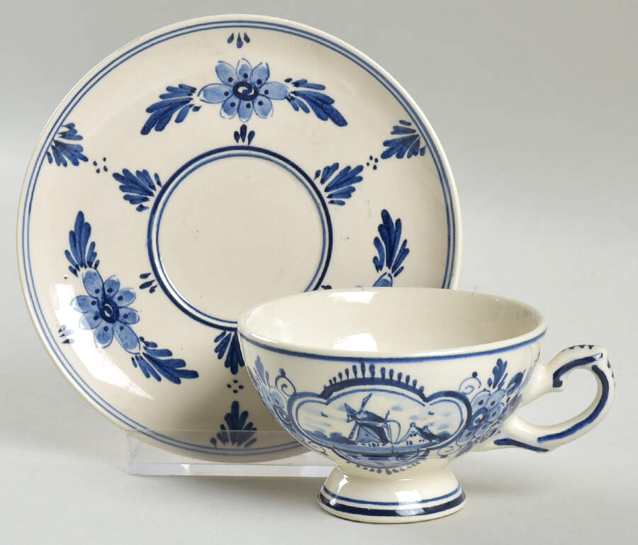 Delfts Blauw Footed Demitasse Cup & Saucer Set by Regina (Holland)-1