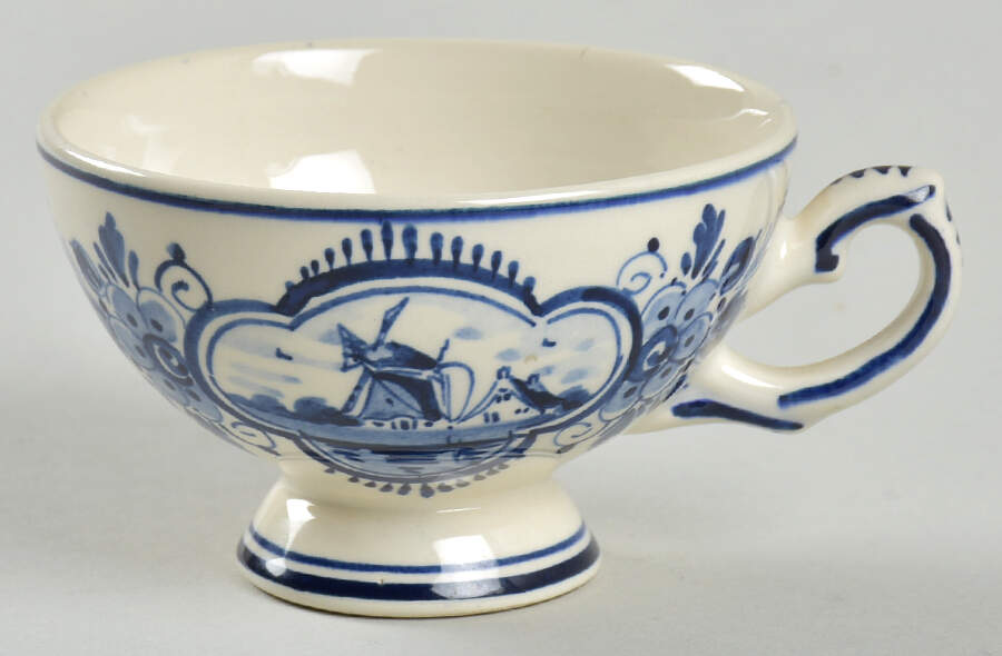 Delfts Blauw Footed Demitasse Cup by Regina (Holland)-1