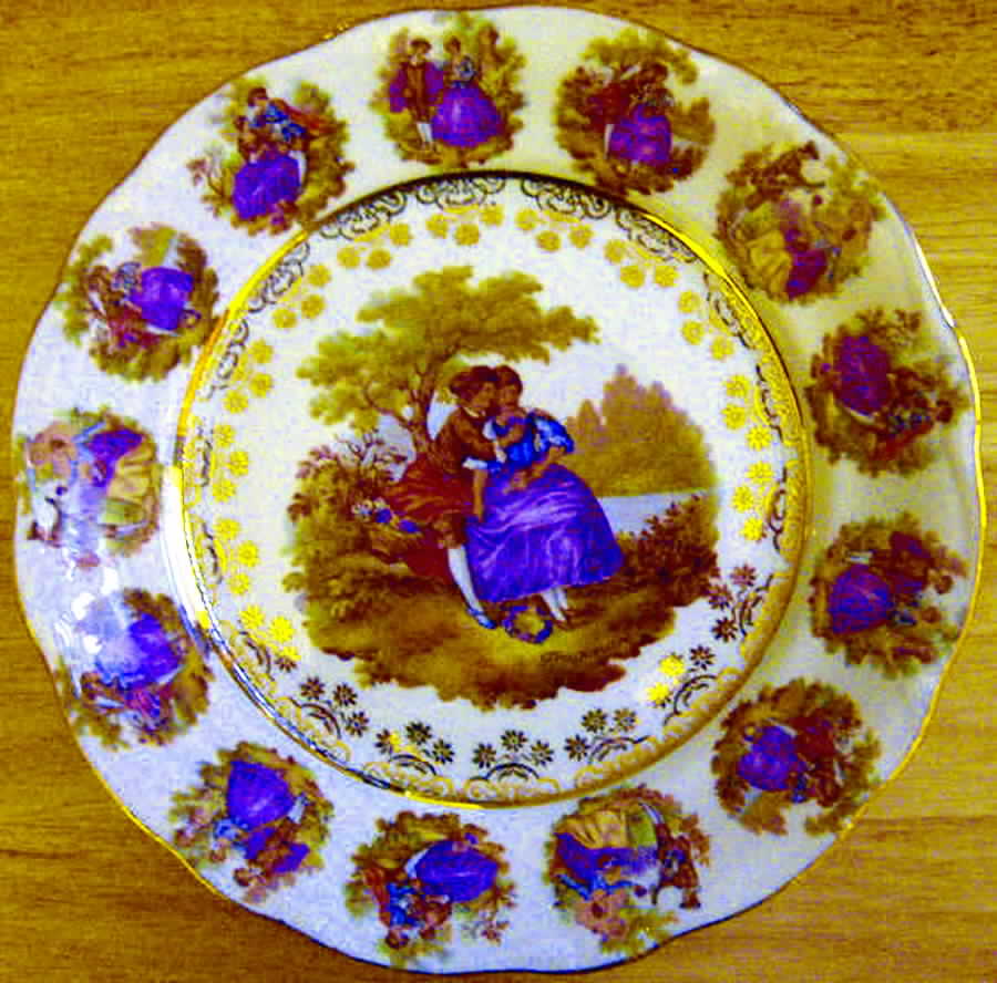 ROB337 Dinner Plate by Royal Bayreuth-1