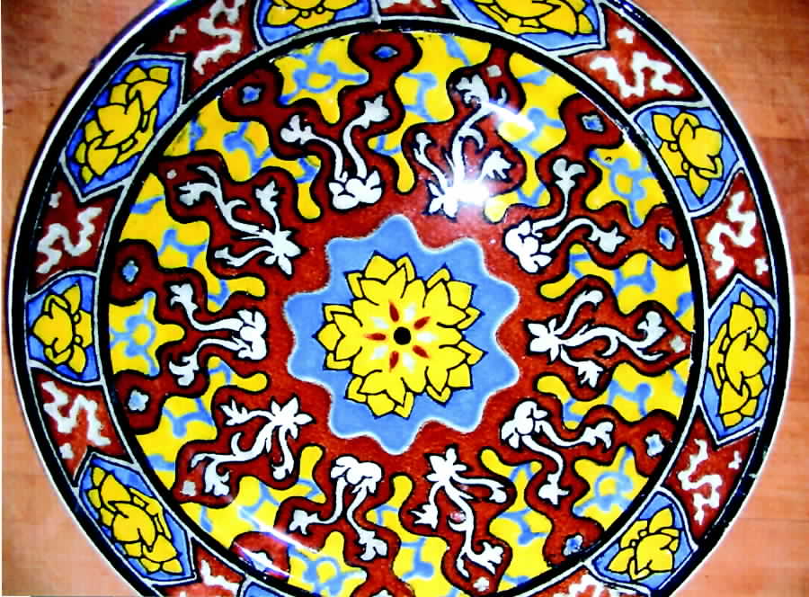 D4901 Dinner Plate by Royal Doulton-1
